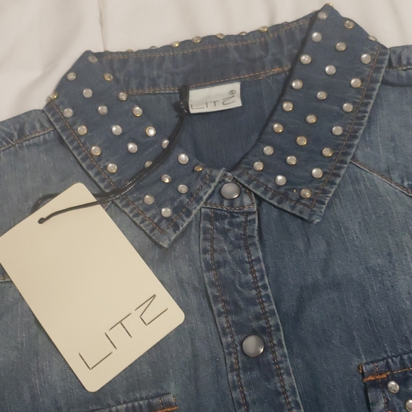 New boutique Denim shirt - Picture 9 of 13